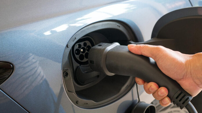 Prise Type 2 pour voiture électrique : puissance, compatibilité et choix du câble