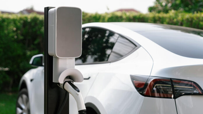 Comment recharger une voiture électrique quand on habite en appartement ?